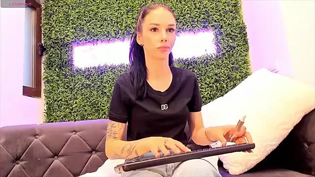 Freechat realhotfallingdevil on StripChat