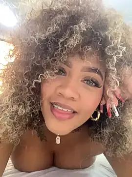 riri_brunnete on StripChat 