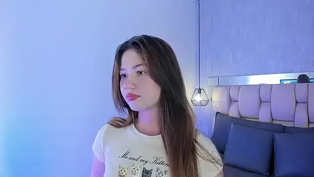 Roxie-Summers11 on StripChat