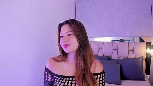 Roxie-Summers11 on StripChat