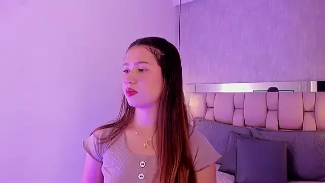 Roxie-Summers11 on StripChat