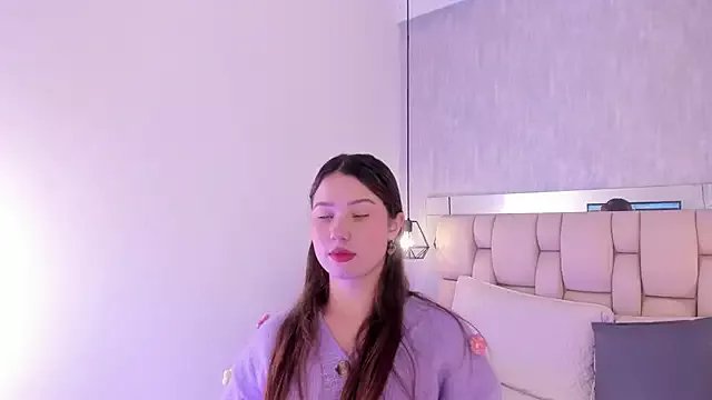 Roxie-Summers11 on StripChat