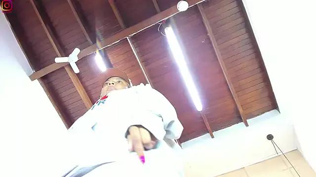 SamanthaMilann on StripChat 