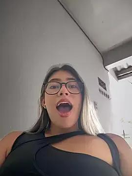 Fulfill your yearning with the sexy StripChat stripper - Sara_calderon sara_calderon from StripChat