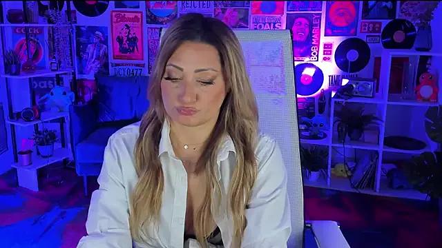 SarahAlluring on StripChat 