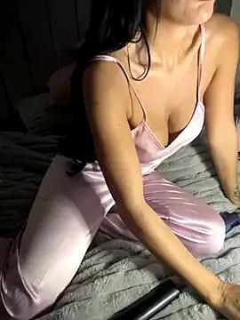 SECRETBELLAUK from StripChat