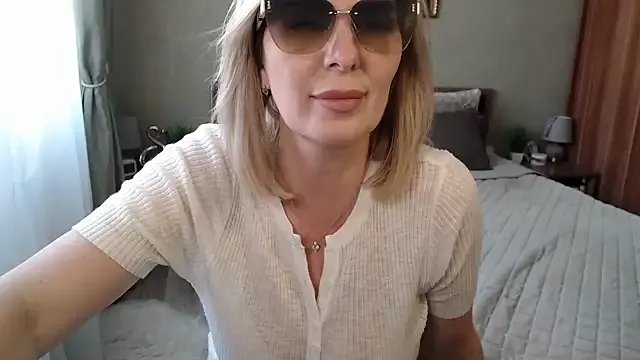 sensualEmilia on StripChat 