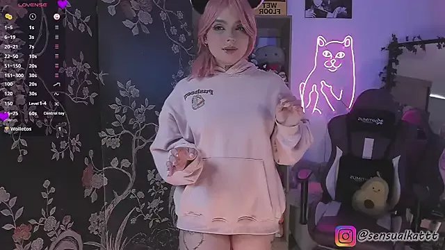 Freechat sensualkattt on StripChat