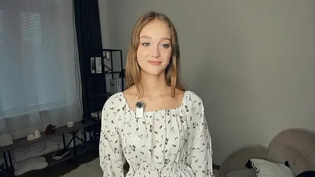 Bicurious craziness: SerrenaAa gets butt-naked while caressing her coochie on webcam SerrenaAa from StripChat