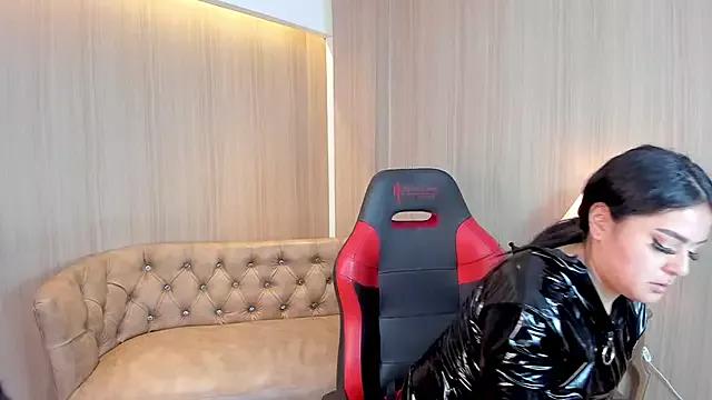 SoffiQueen on StripChat 