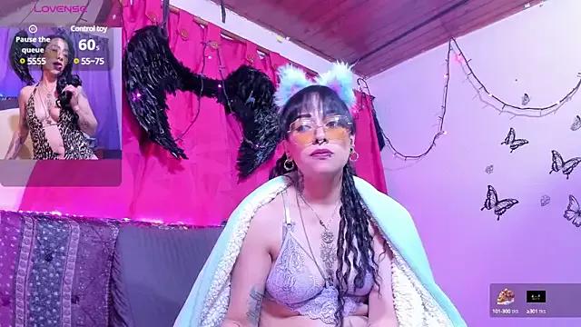staacy37 on StripChat 