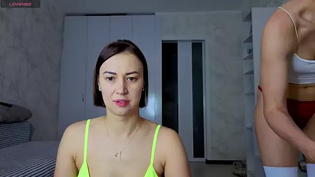sweeetgirls2021 on StripChat 