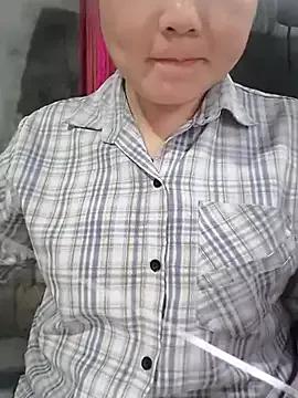 Sweetlove_77 on StripChat