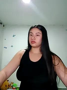 Fascinating Tara20_ gets uncovered and peak while being spied on tara20_ from StripChat