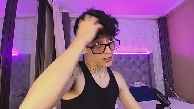 Freechat troy_rouge on StripChat