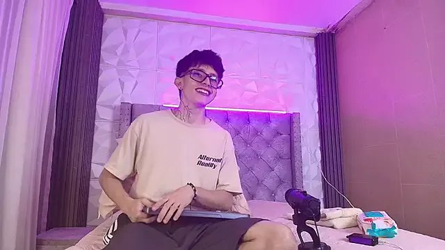 Freechat troy_rouge on StripChat