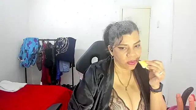 Freechat vikyadams on StripChat