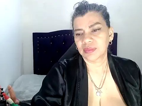 Freechat vikyadams on StripChat