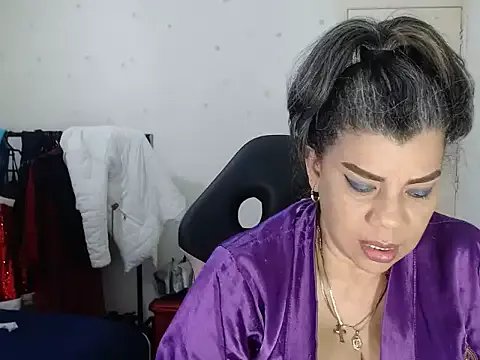 Freechat vikyadams on StripChat